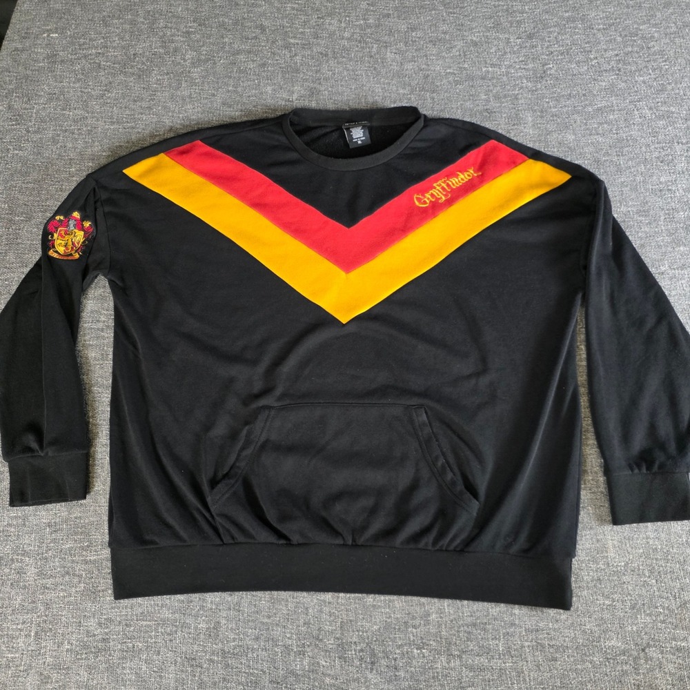 Harry Potter Gryffindor Sweatshirt XL Black Red Yellow Chevron Crest Pocket